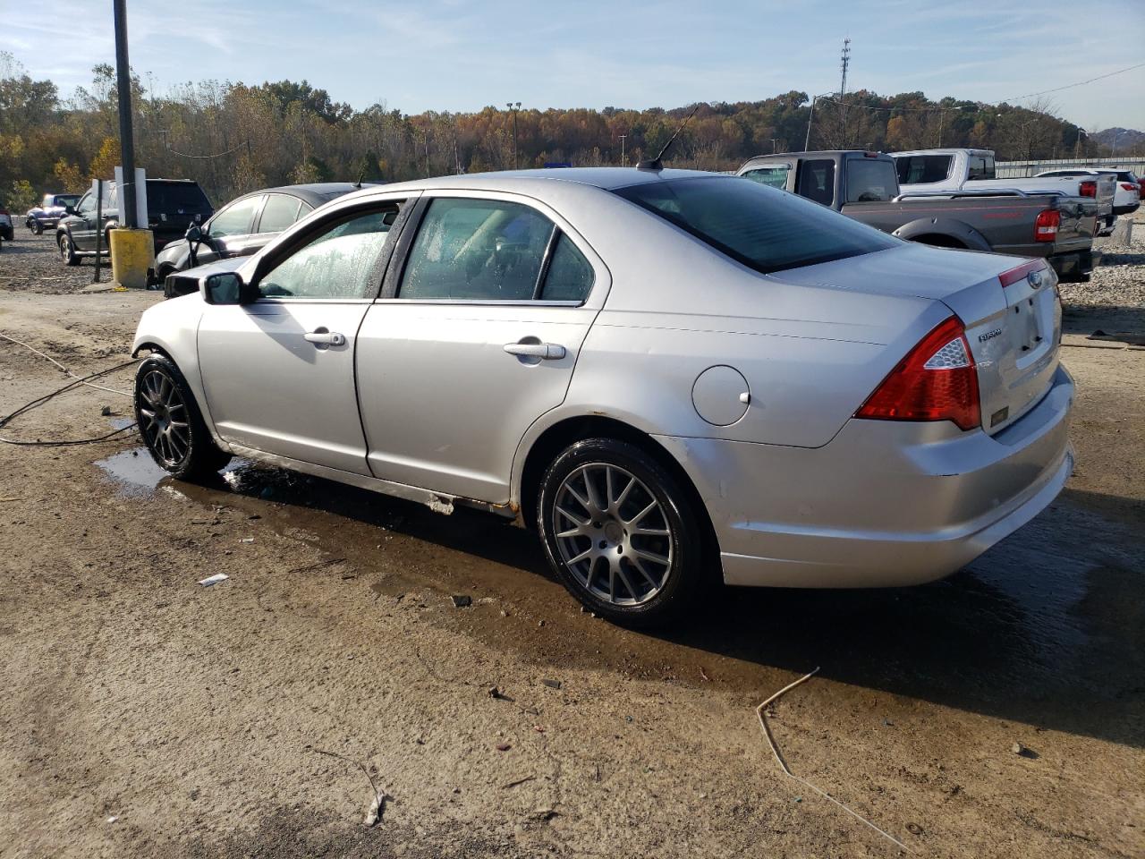 2011 Ford Fusion - Image 2