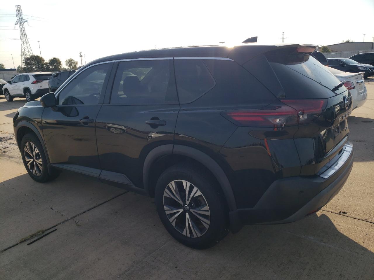 2021 Nissan Rogue - Image 2