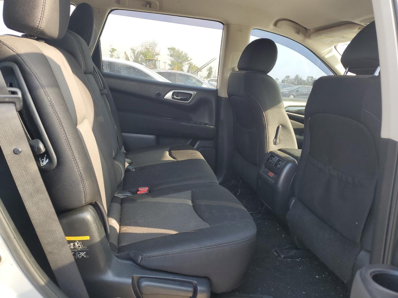 2017 Nissan Pathfinder - Image 11