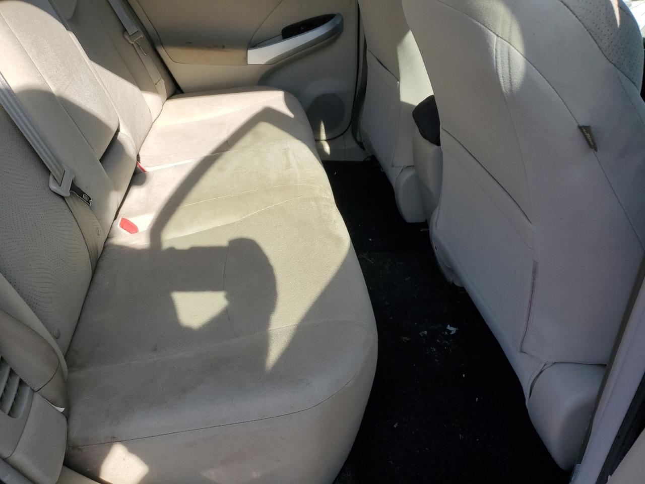 2012 Toyota Prius - Image 11