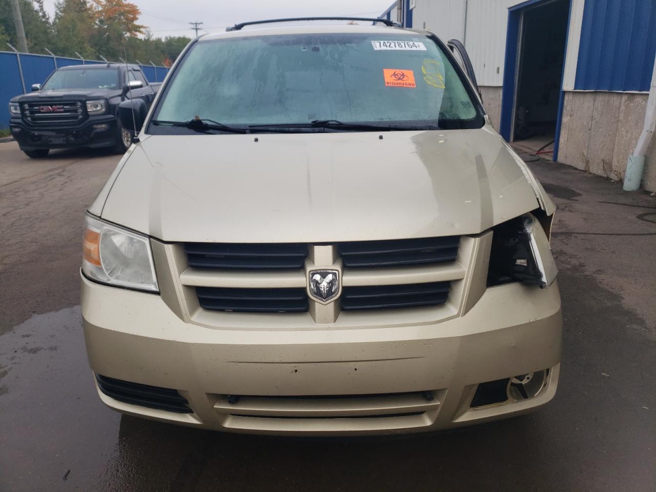 2010 Dodge Caravan - Image 5