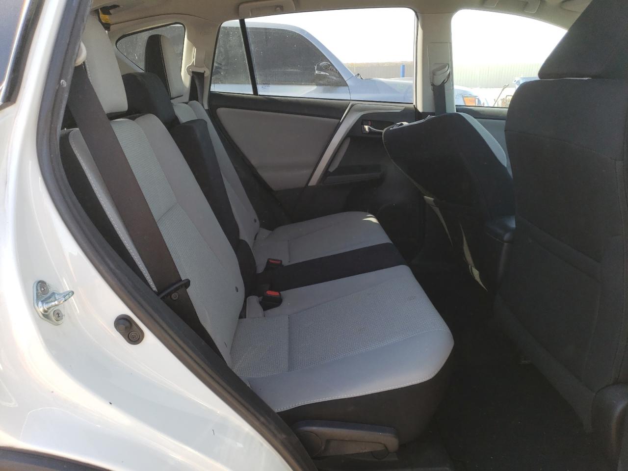 2016 Toyota RAV 4 - Image 11