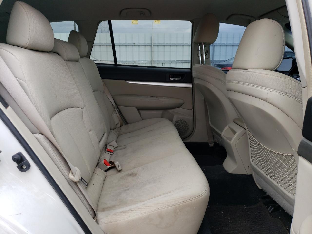 2010 Subaru Outback - Image 11