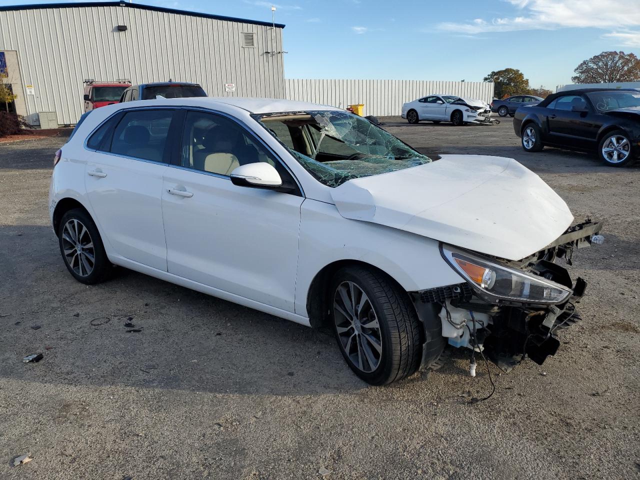 2018 Hyundai Elantra - Image 4