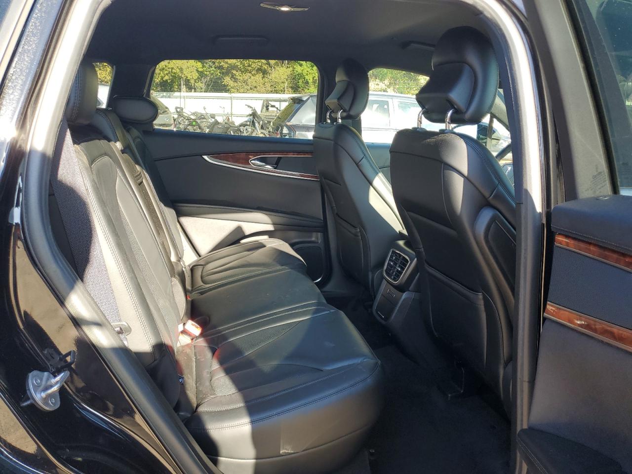 2019 Lincoln Nautilus - Image 11