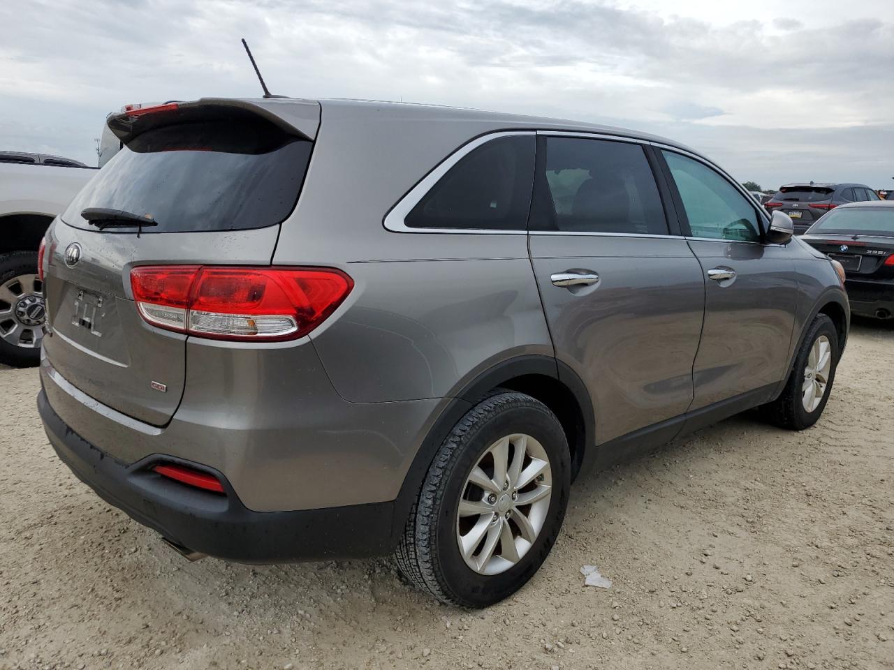 5XYPG4A3XHG239314 2017 Kia Sorento Lx