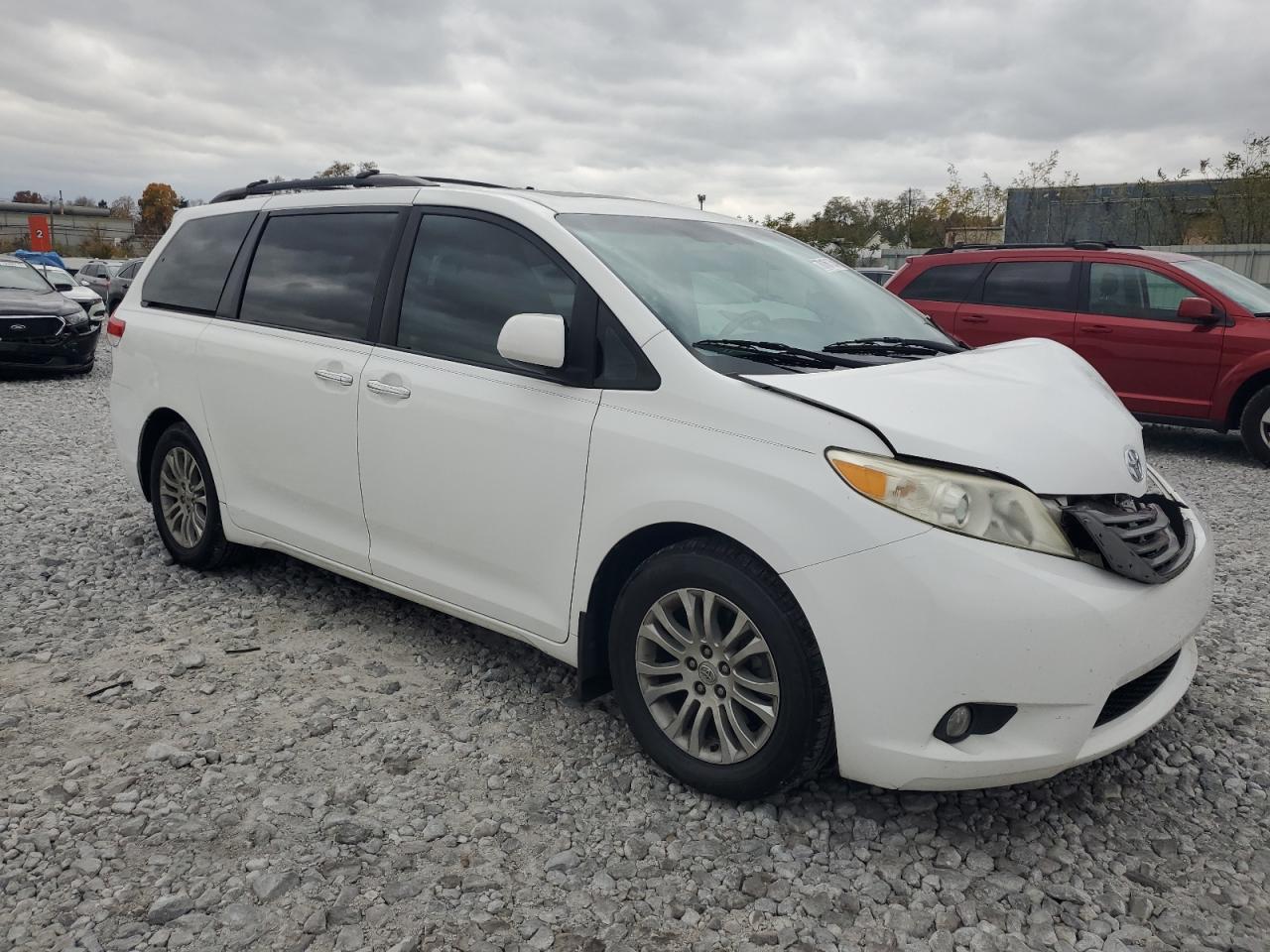2012 Toyota Sienna - Image 4