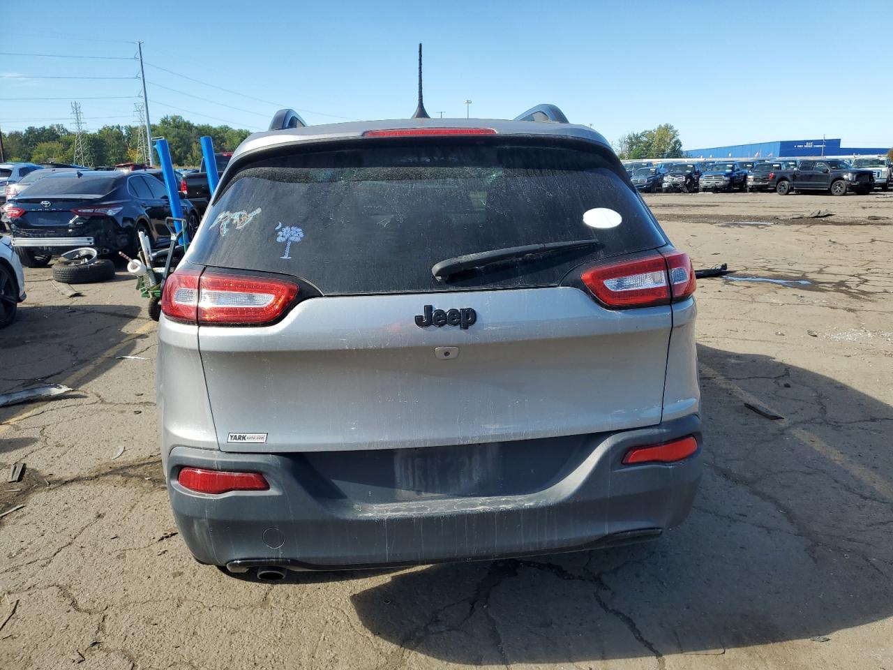 2016 Jeep Cherokee Latitude VIN: 1C4PJLCB7GW135381 Lot: 73769844