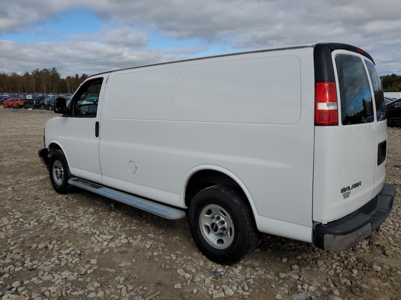 2017 GMC Savana - Image 2