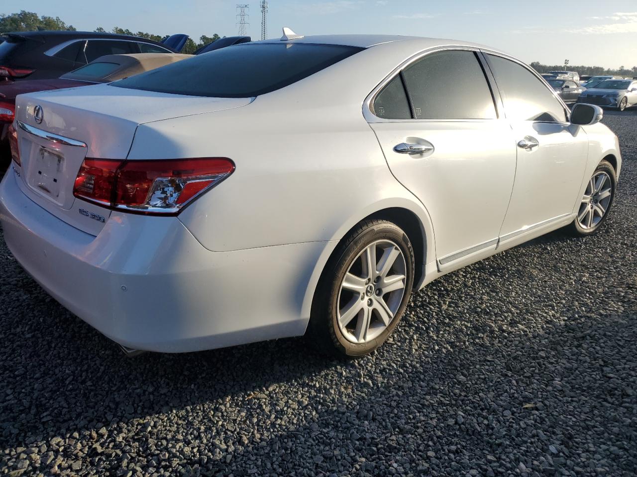 2010 Lexus ES - Image 3