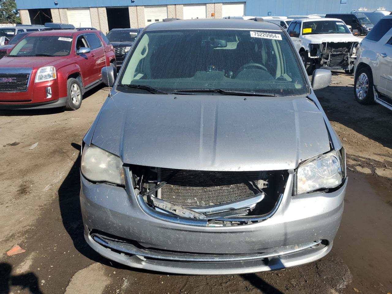 2016 Chrysler Town & Country - Image 5