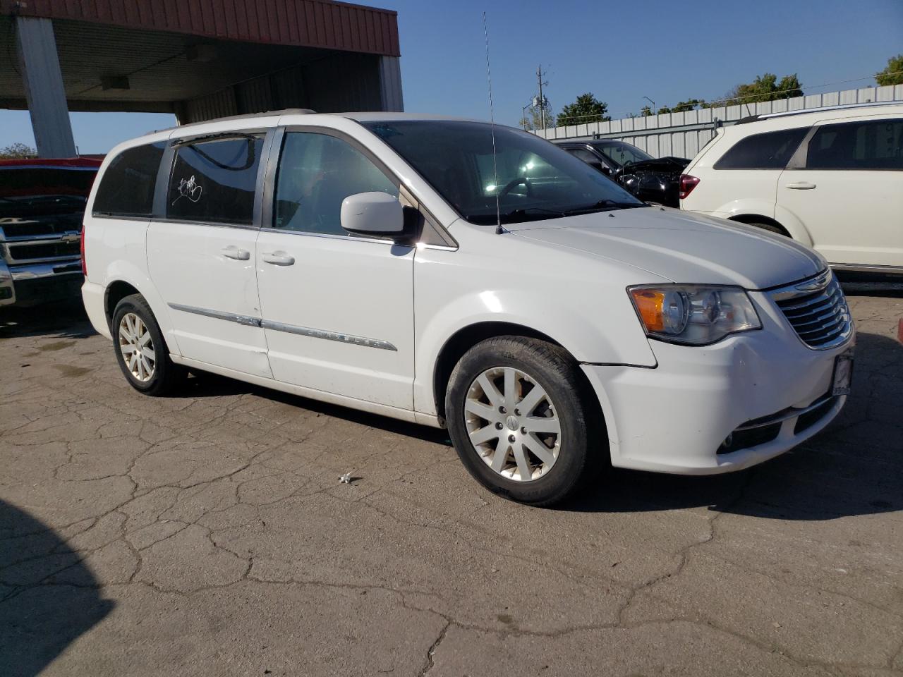 2016 Chrysler Town & Country - Image 4