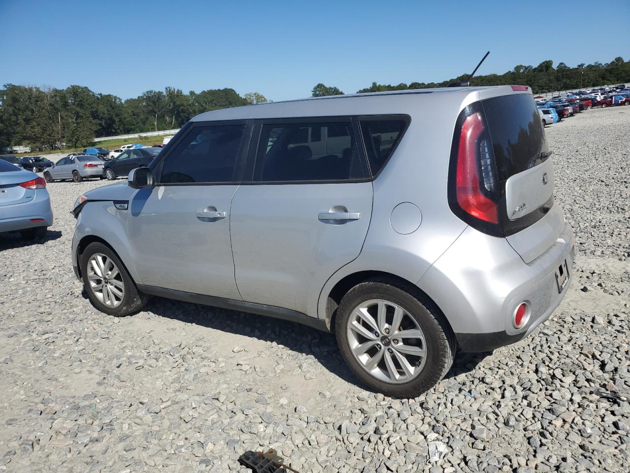 VIN KNDJP3A51H7411390 2017 KIA SOUL no.2