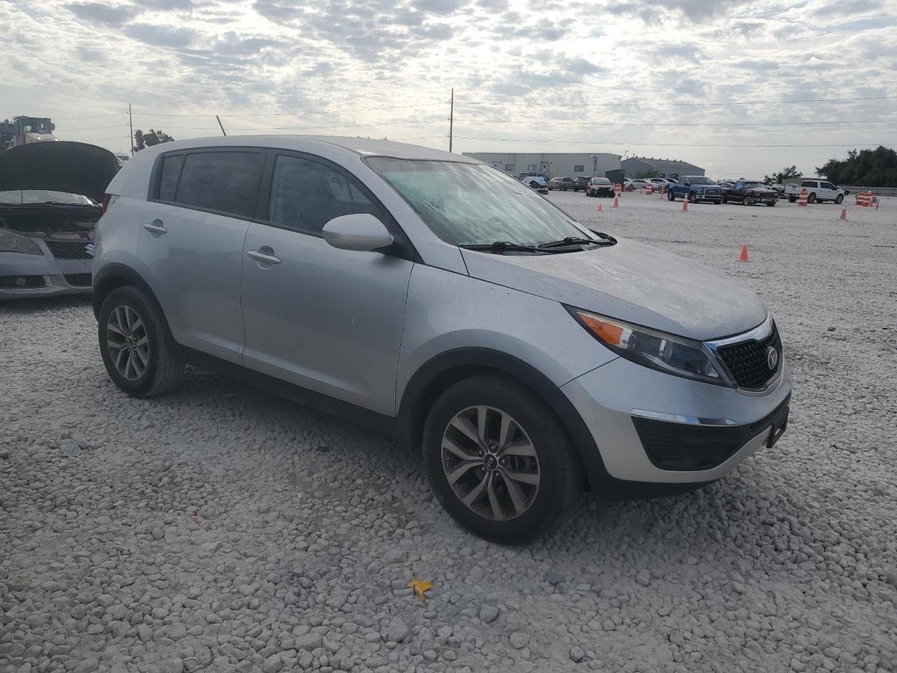 VIN KNDPB3AC7G7878903 2016 KIA SPORTAGE no.4