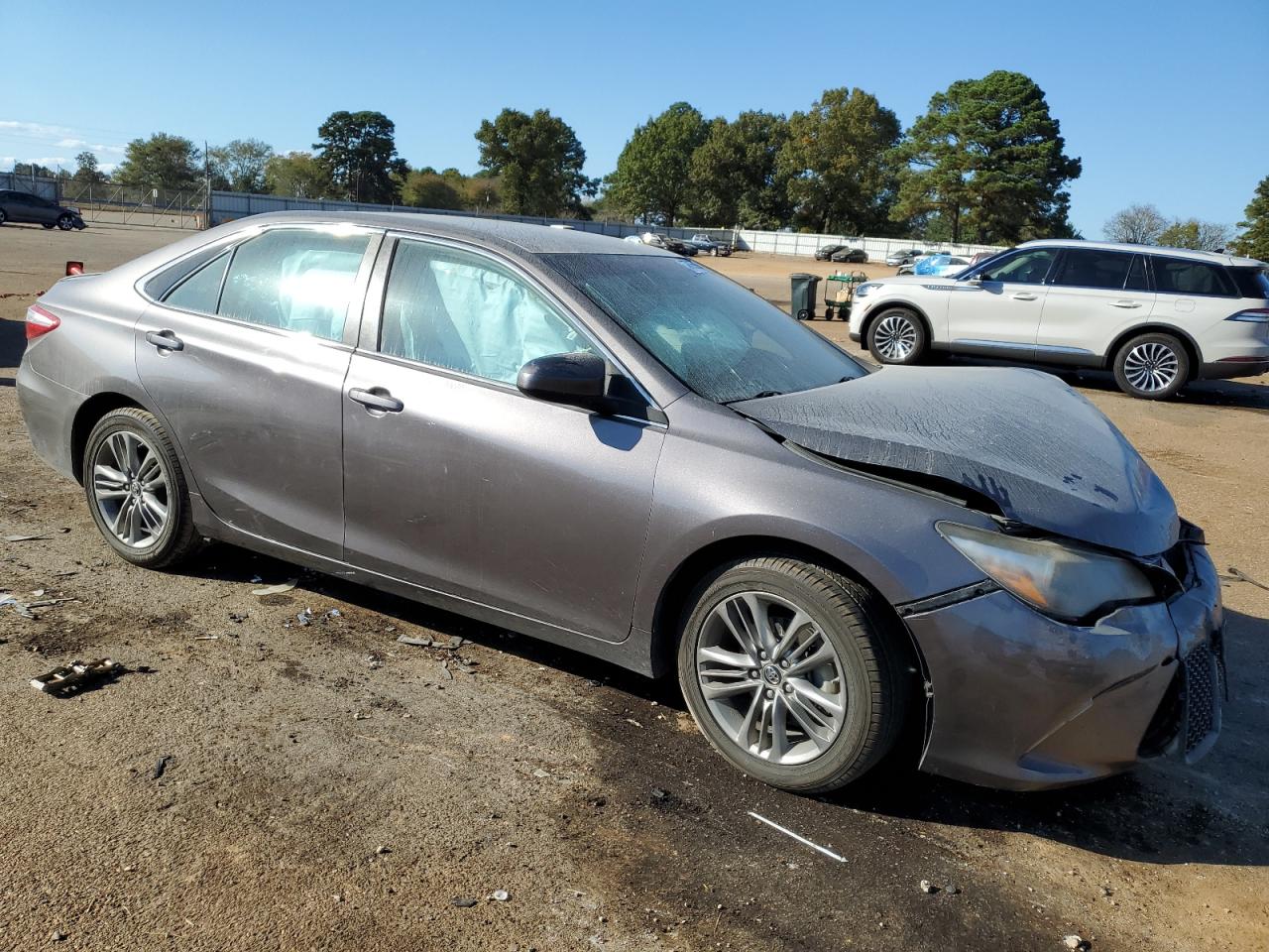 VIN 4T1BF1FK2HU398592 2017 TOYOTA CAMRY no.4