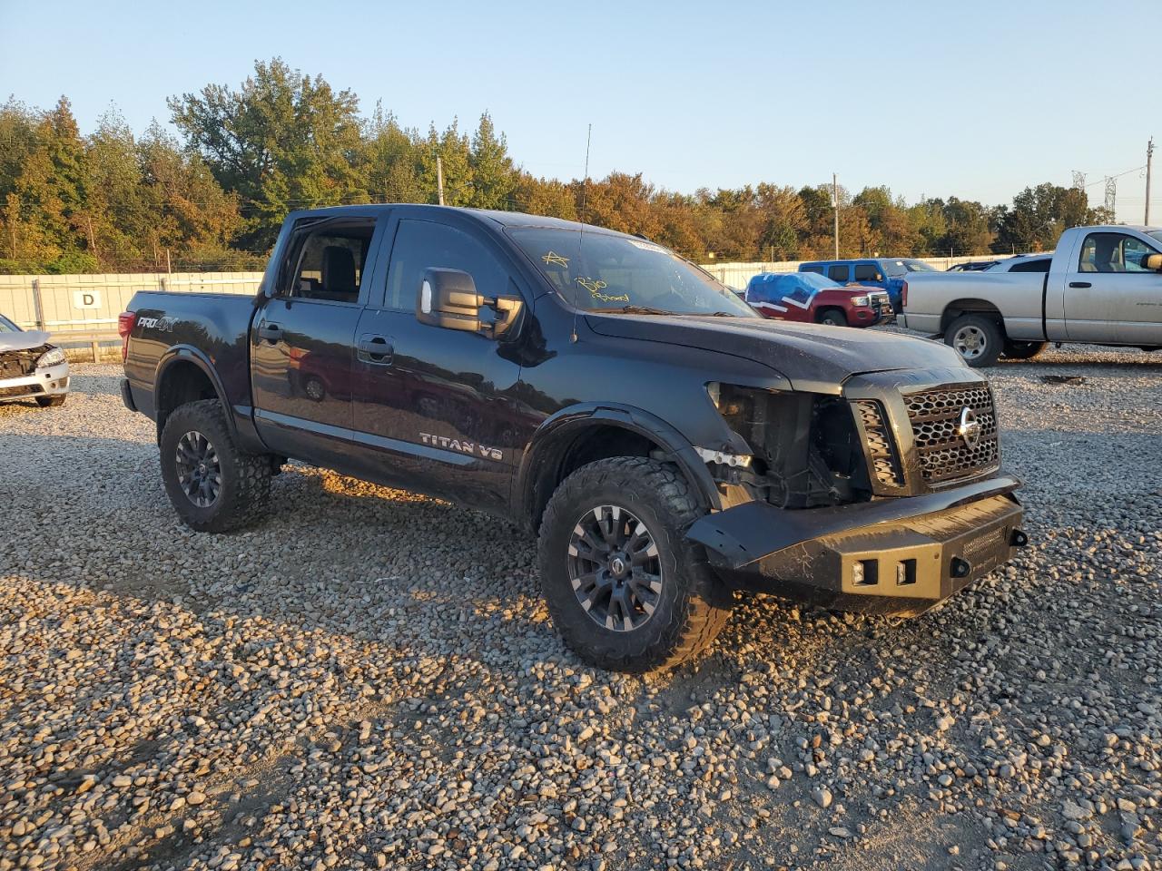 VIN 1N6AA1E53KN525603 2019 NISSAN TITAN no.4