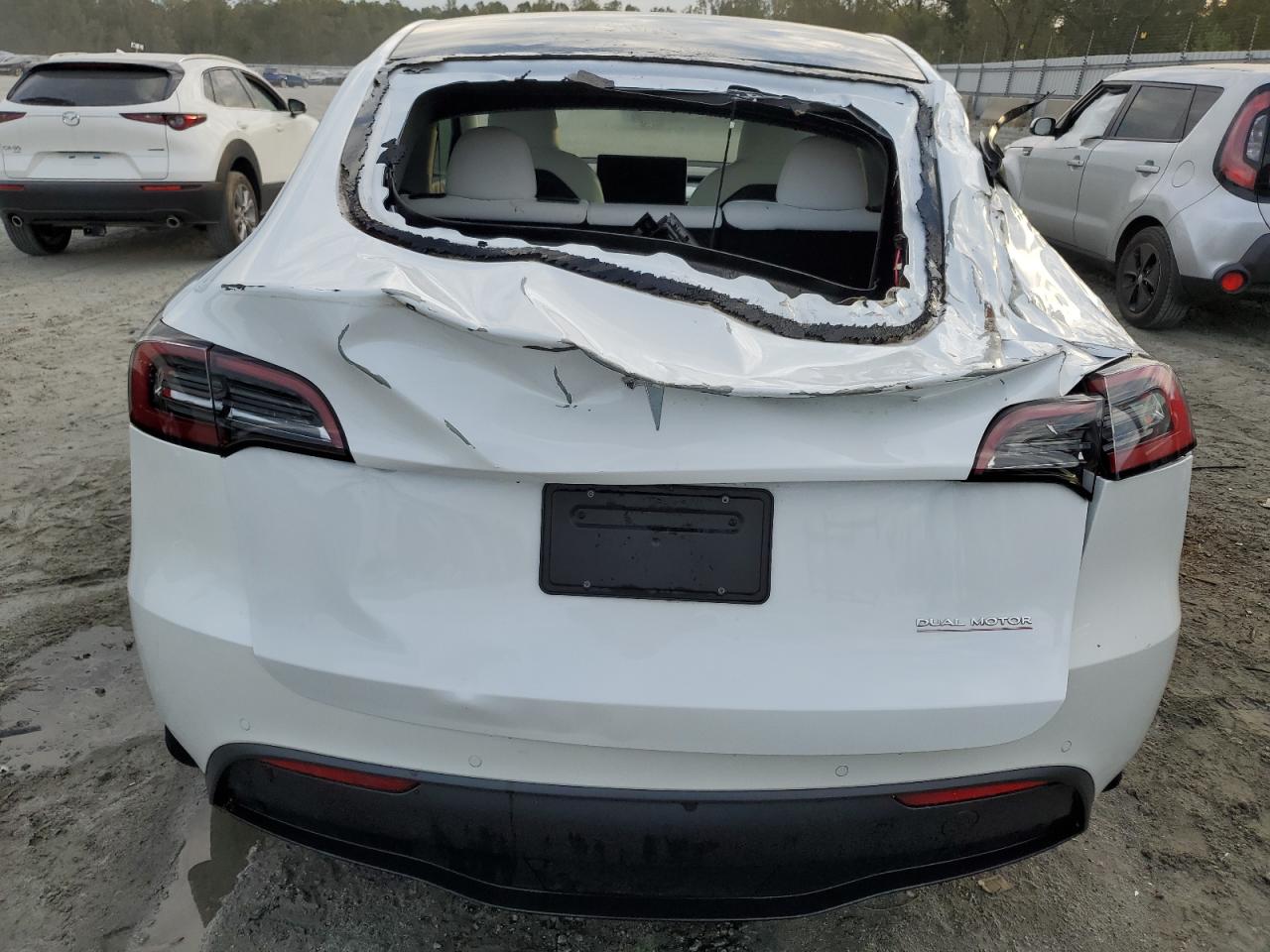 7SAYGDEF9NF416370 2022 Tesla Model Y