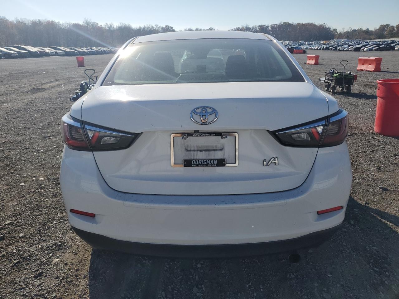 3MYDLBYV9JY319815 2018 Toyota Yaris Ia