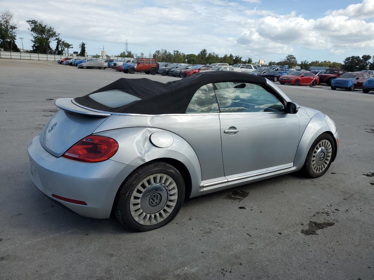 2014 Volkswagen Beetle - Image 3