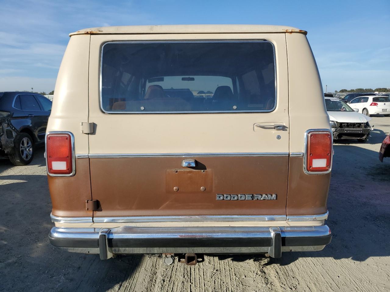 1984 Dodge Ram Wagon B350 VIN: 2B5WB3115EK317137 Lot: 76813784