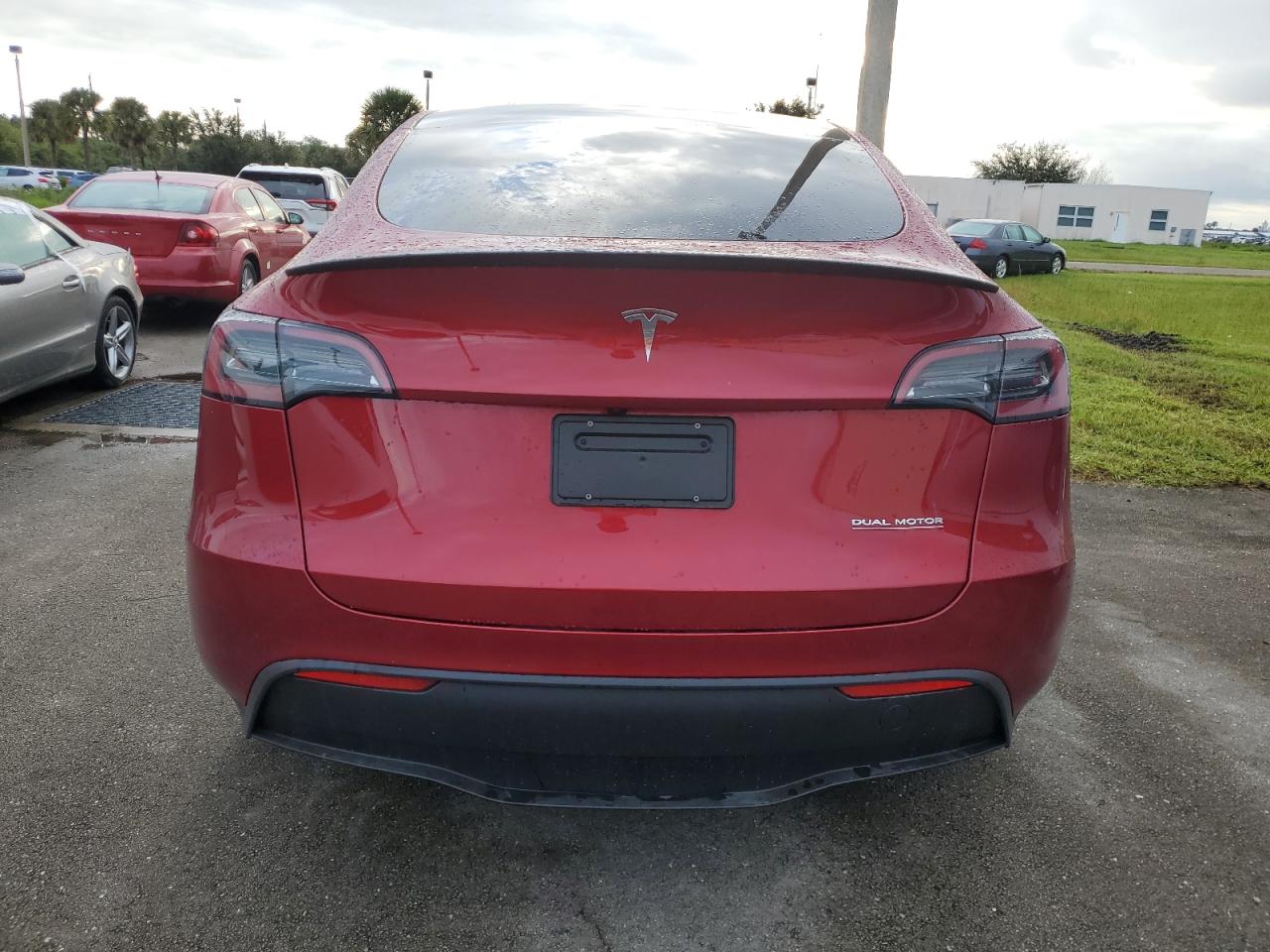 7SAYGDEF9RA263606 2024 Tesla Model Y