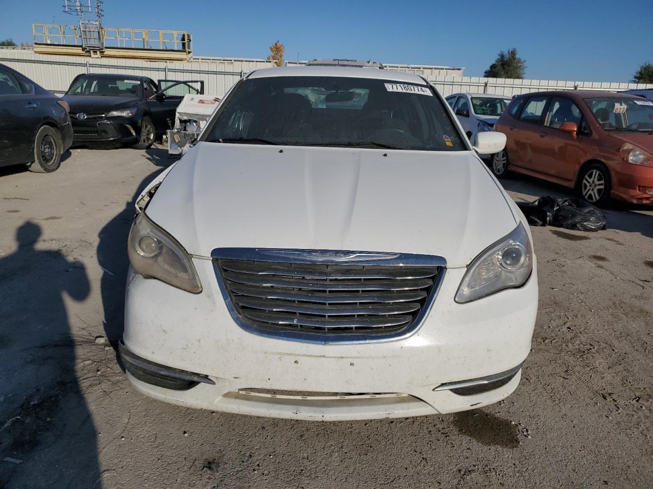 2014 Chrysler 200 - Image 5