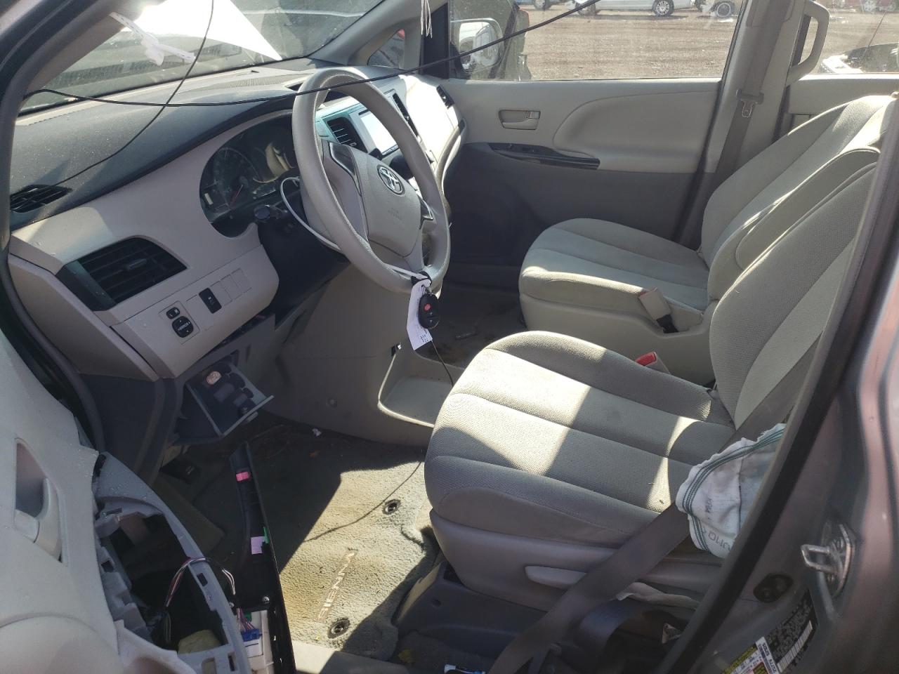 2014 Toyota Sienna - Image 7