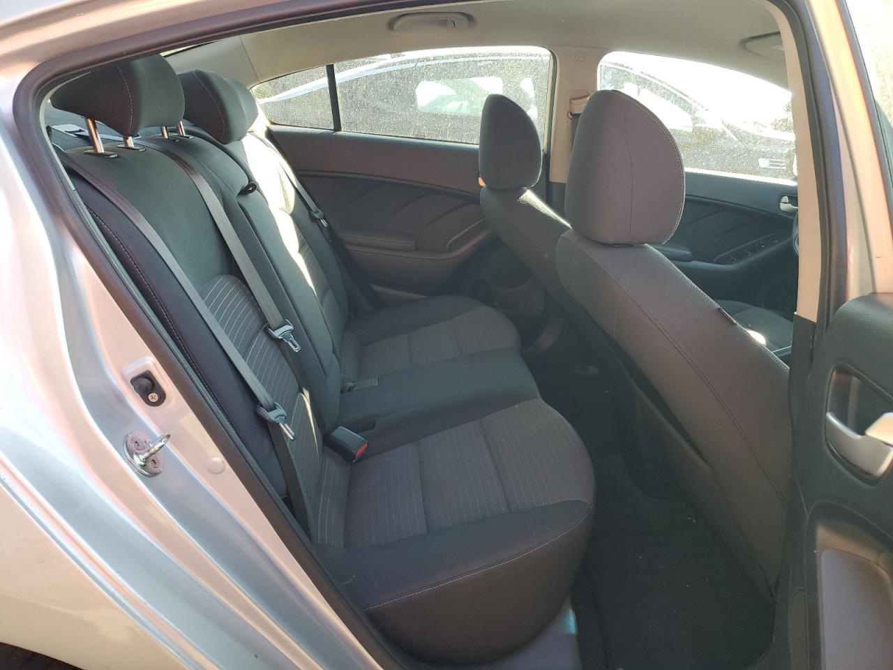 2018 Kia Forte - Image 10