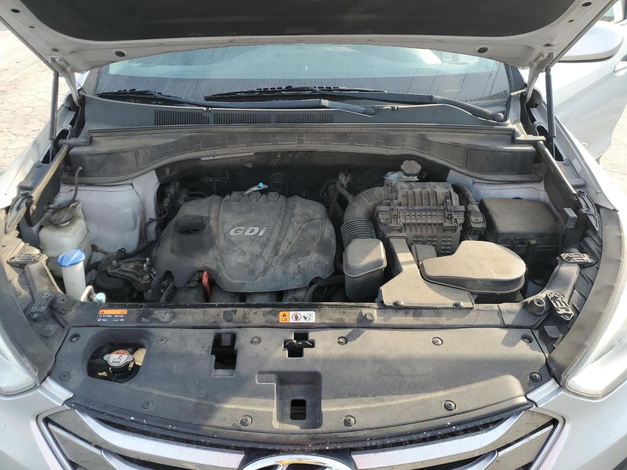 2016 Hyundai Santa Fe - Image 12