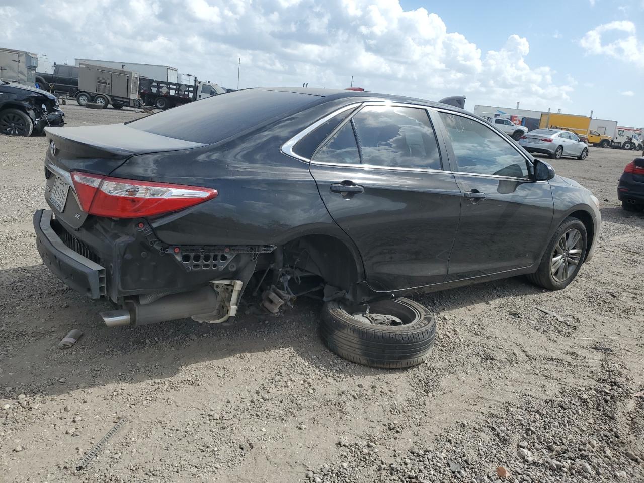 VIN 4T1BF1FK4HU364802 2017 TOYOTA CAMRY no.3