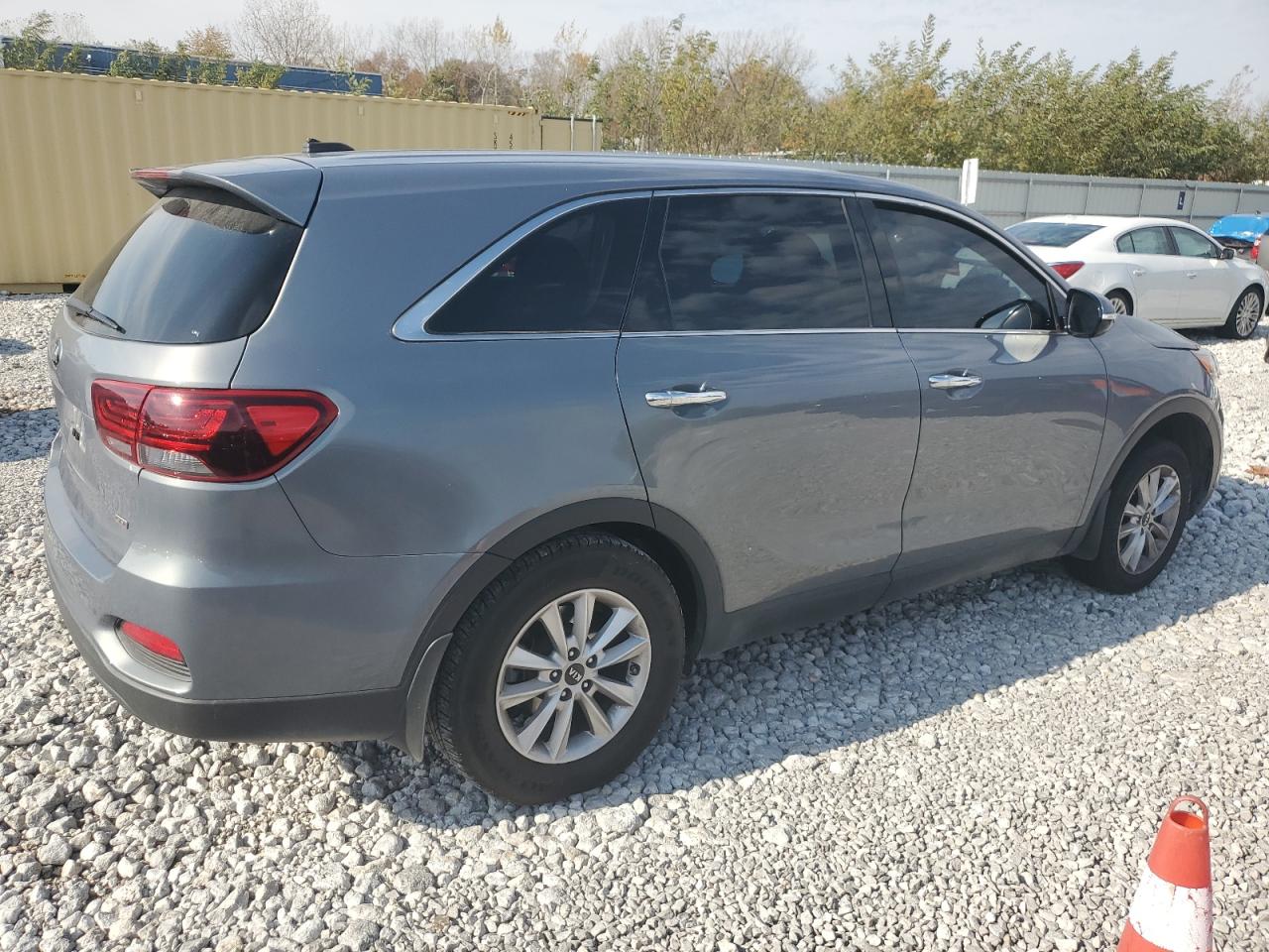 VIN 5XYPG4A37KG604989 2019 KIA SORENTO no.3