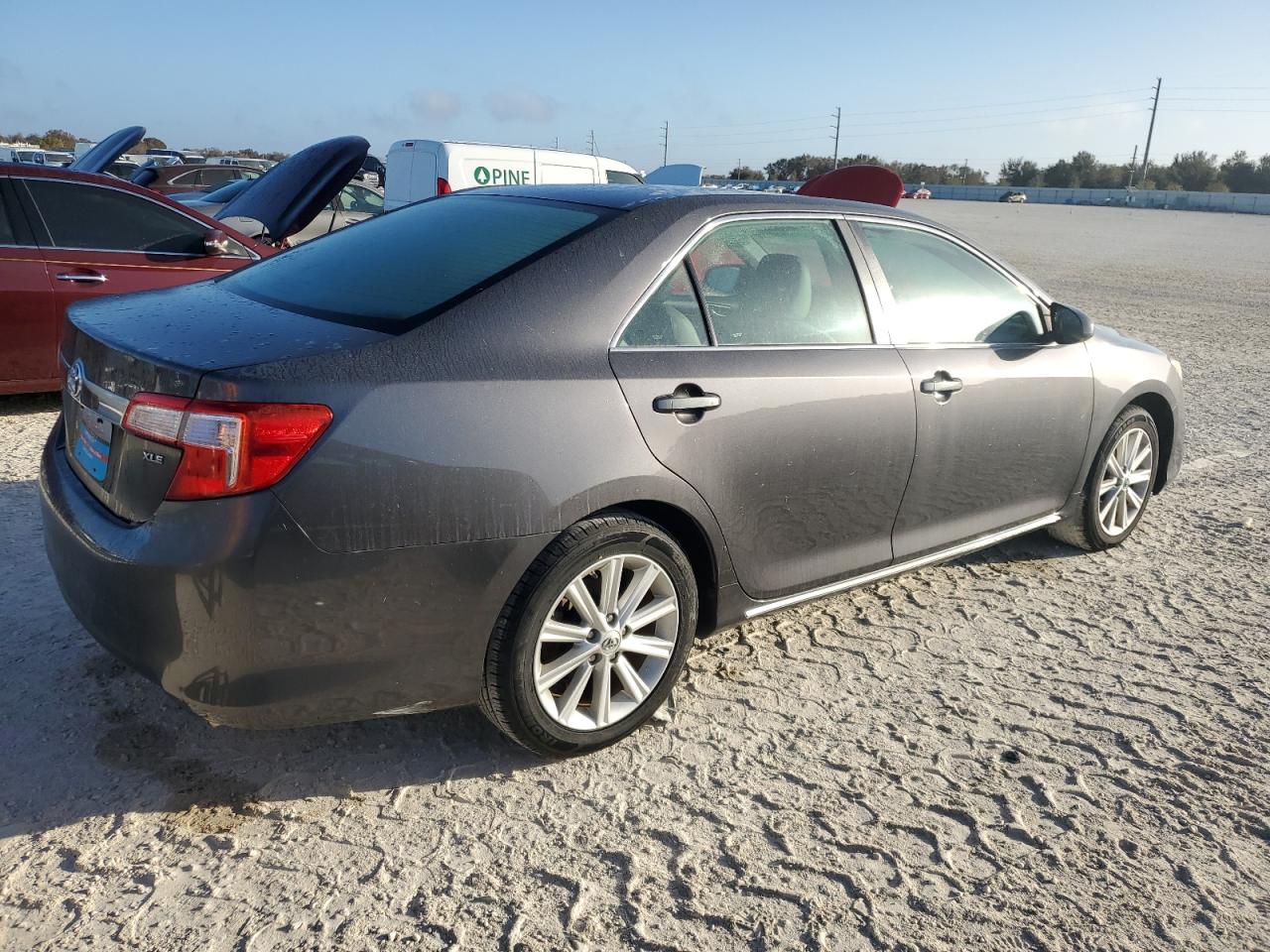 VIN 4T4BF1FKXDR308069 2013 TOYOTA CAMRY no.3