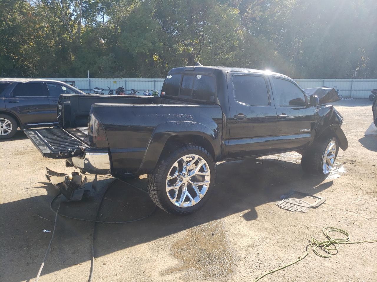 2015 Toyota Tacoma - Image 3
