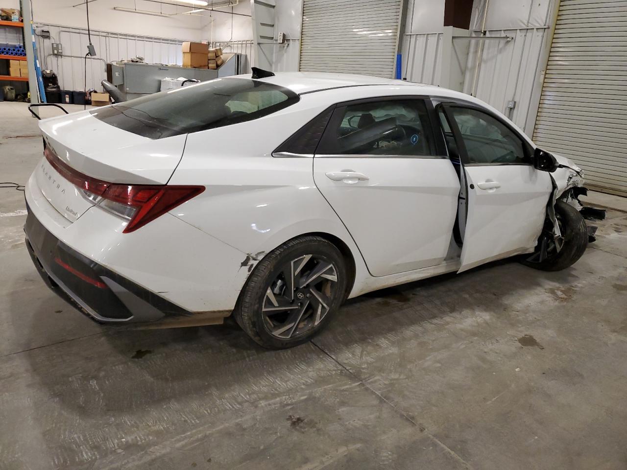 2024 Hyundai Elantra - Image 3