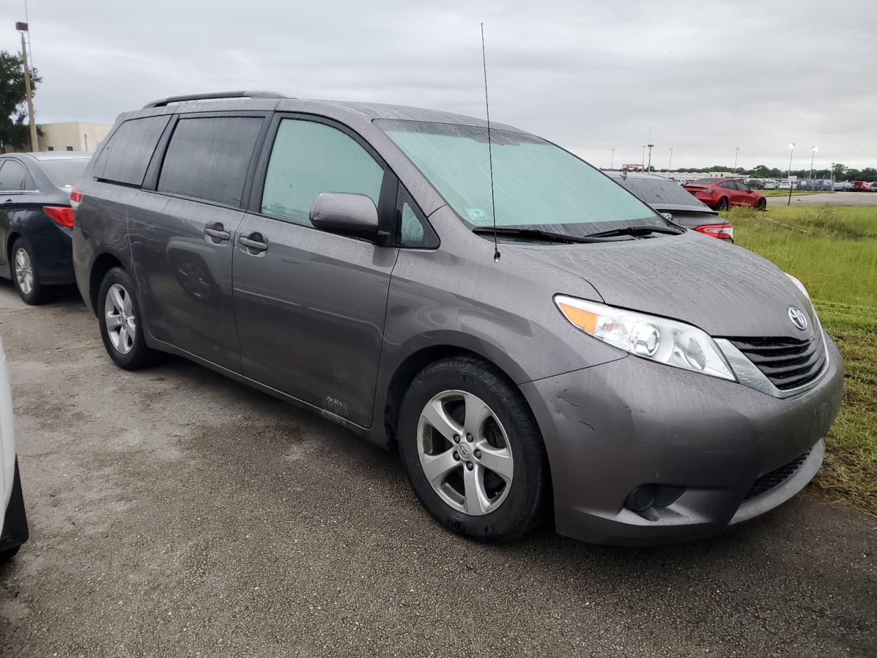 2012 Toyota Sienna - Image 4