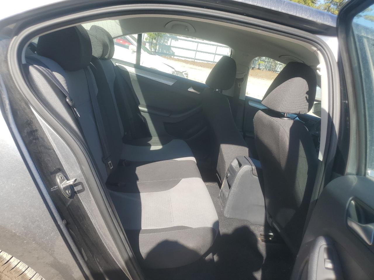 2017 Volkswagen Jetta - Image 10