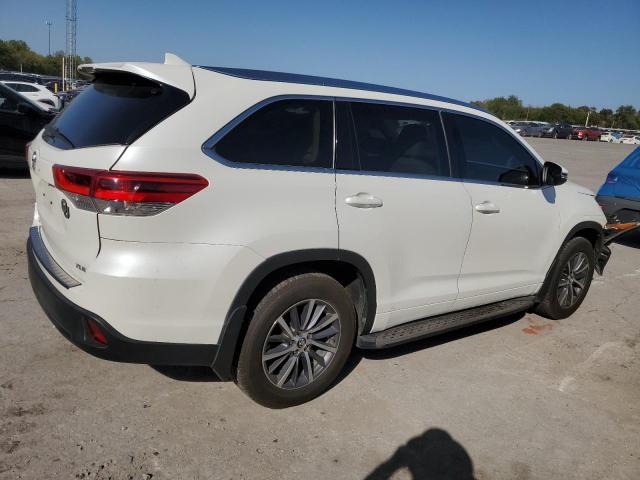  TOYOTA HIGHLANDER 2017 Белый