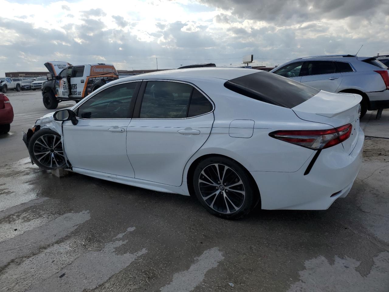 VIN 4T1B11HK3JU646723 2018 TOYOTA CAMRY no.2