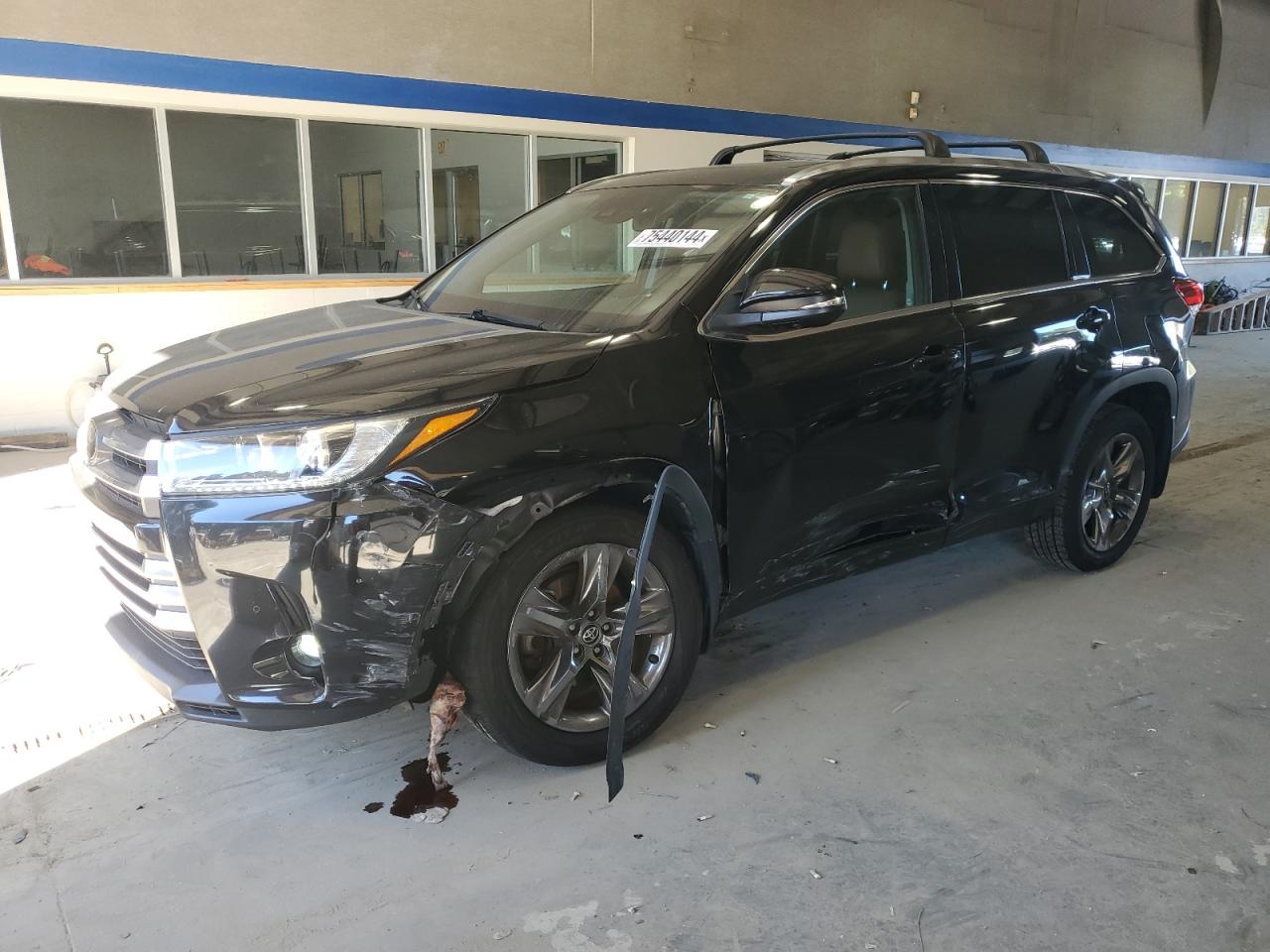 2019 Toyota Highlander - Image 1