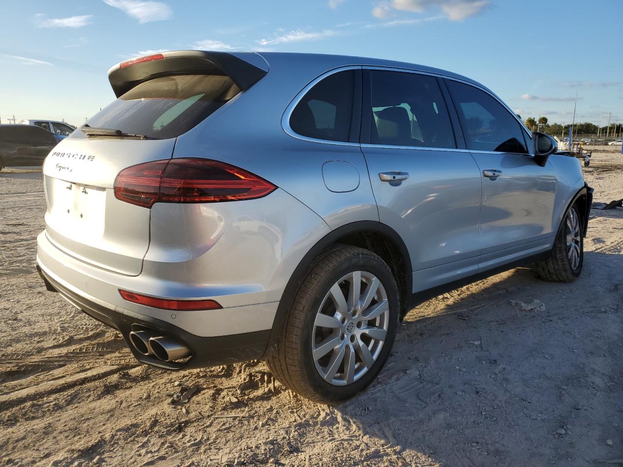 2016 Porsche Cayenne - Image 3