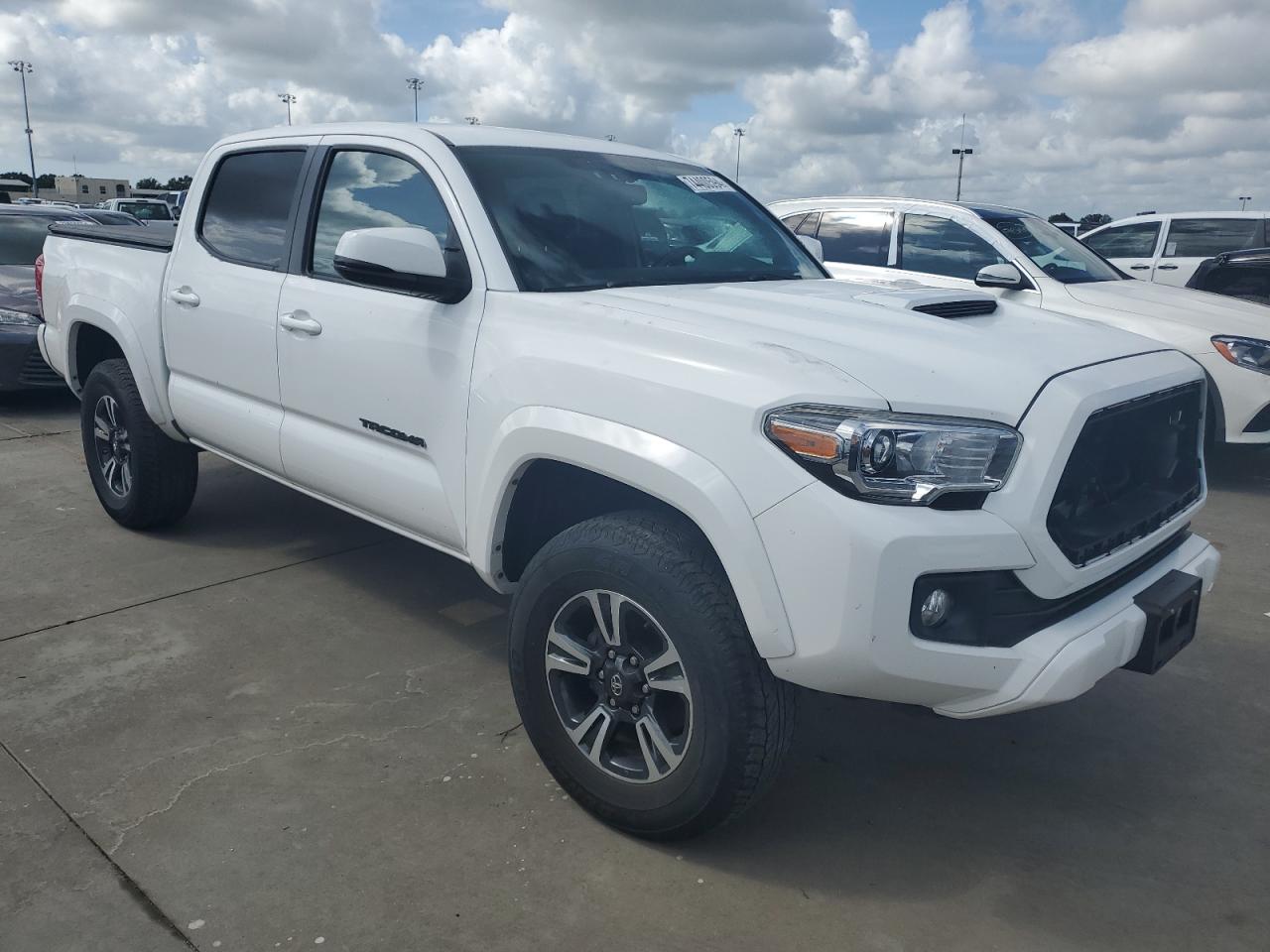 2017 Toyota Tacoma - Image 4