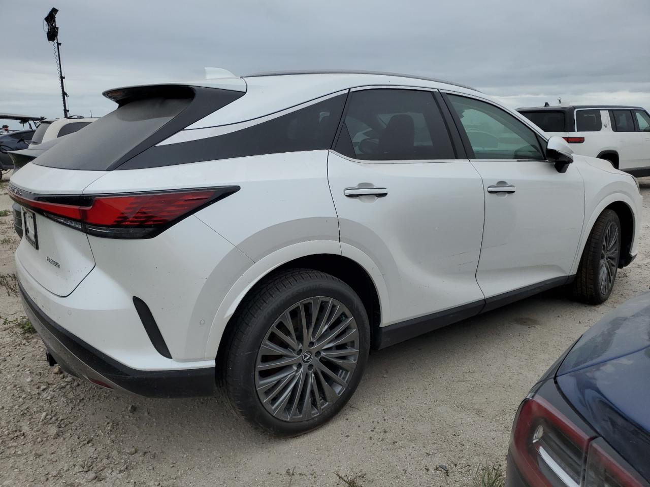 2024 Lexus RX - Image 3