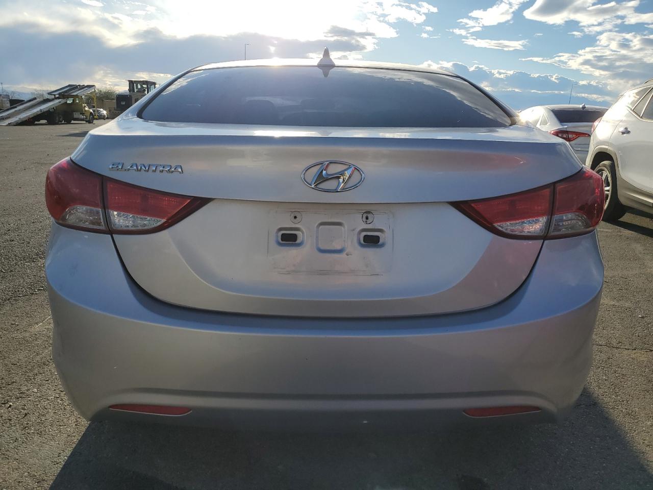 2012 Hyundai Elantra - Image 6