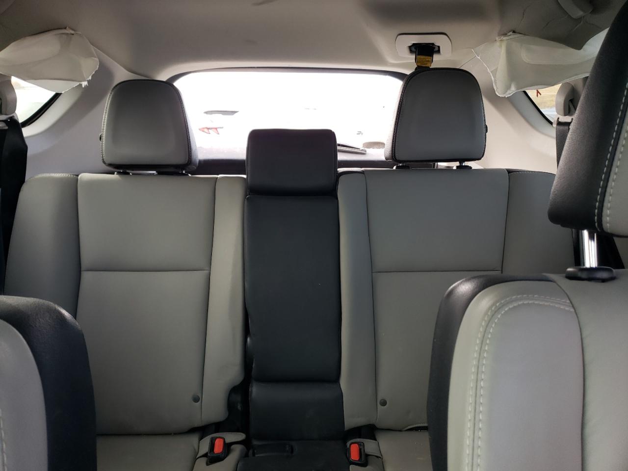 2016 Toyota RAV 4 - Image 10