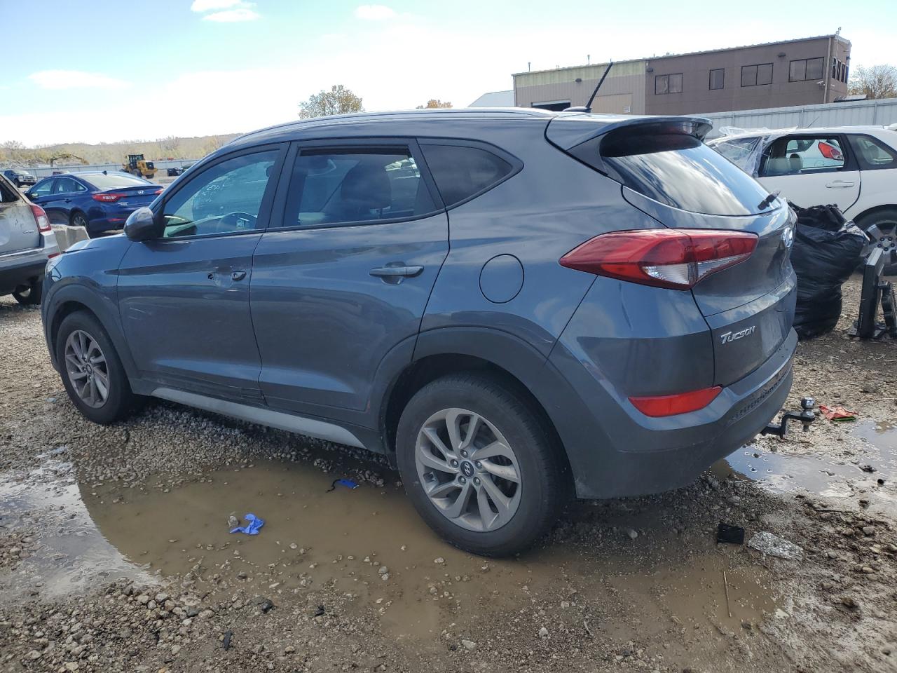 KM8J3CA40HU389625 2017 HYUNDAI TUCSON - Image 2