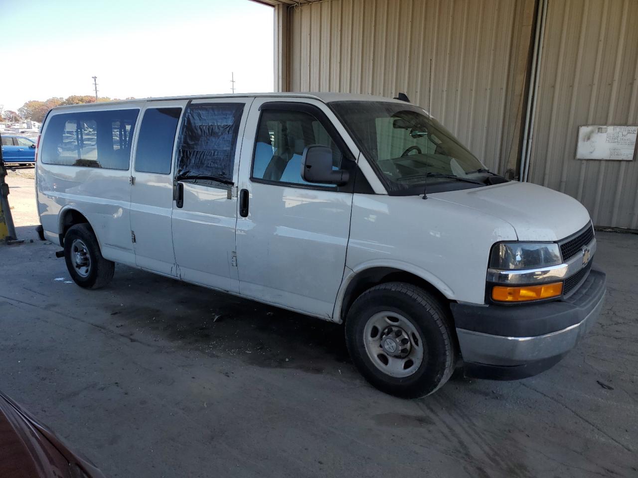 2018 Chevrolet Express - Image 4