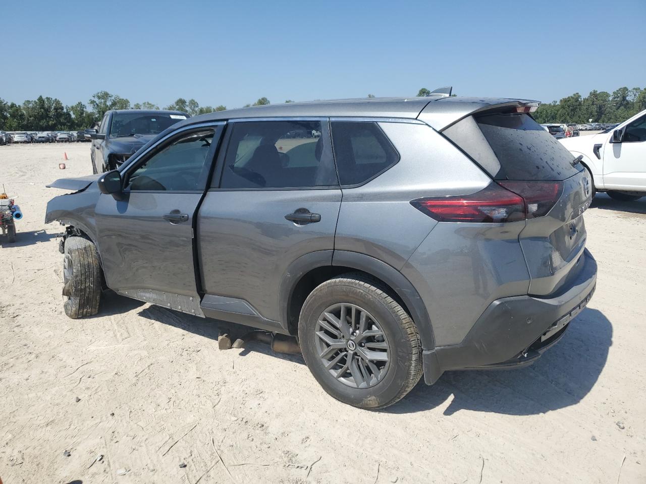 2021 Nissan Rogue - Image 2