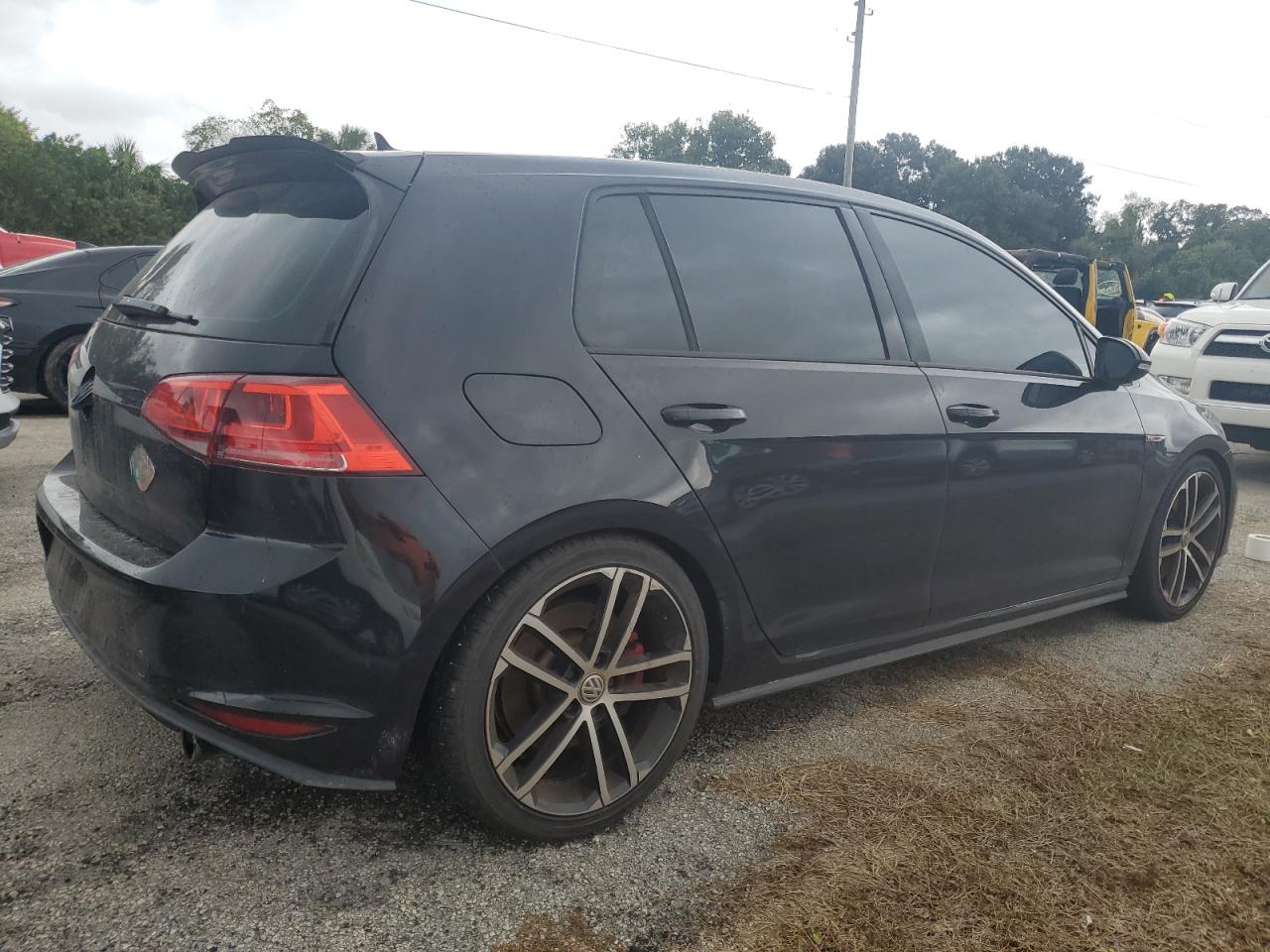 2017 Volkswagen GTI - Image 3