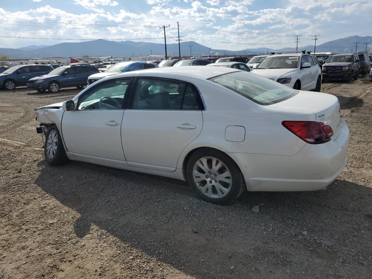 2008 Toyota Avalon - Image 2