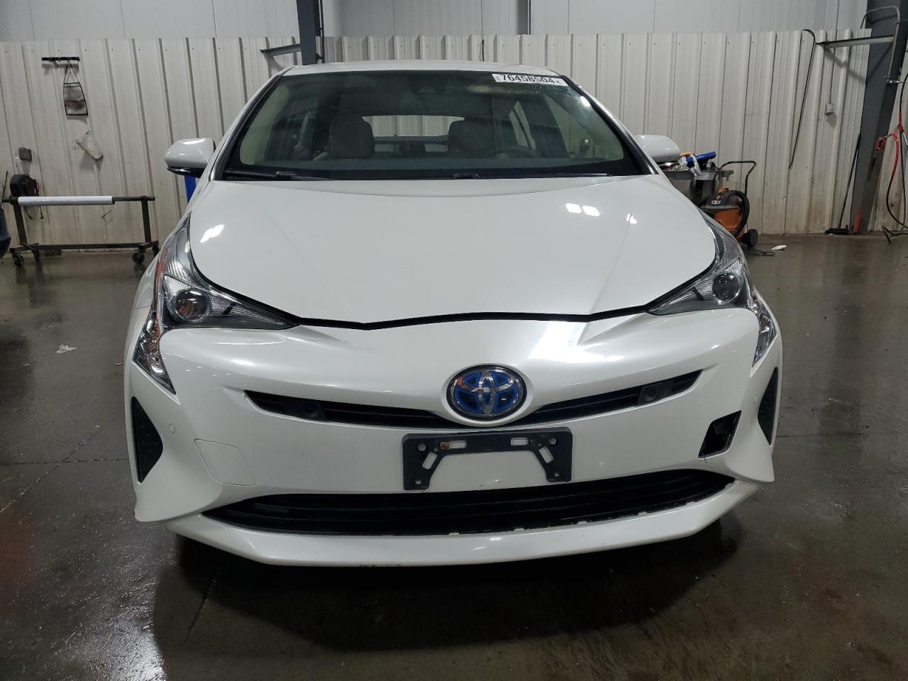 2017 Toyota Prius - Image 5